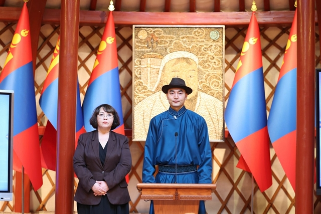 Youtuber Б.Түшиг: Хүн гадуурхаж болохгүй, өөрөө ч гадуурхагдаж болохгүй л гэж хүүдээ хэлнэ дээ