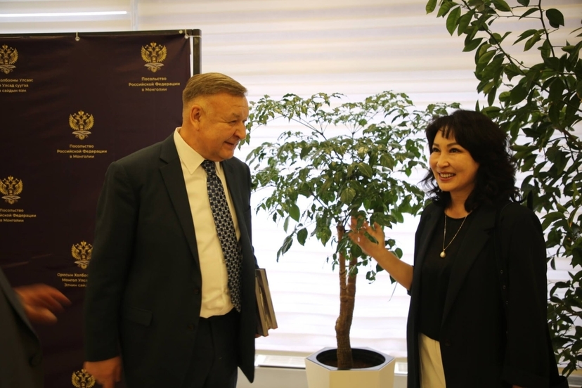 ОХУ-ын Үндэсний баярын өдрийг тохиолдуулан мэндчилгээ дэвшүүллээ